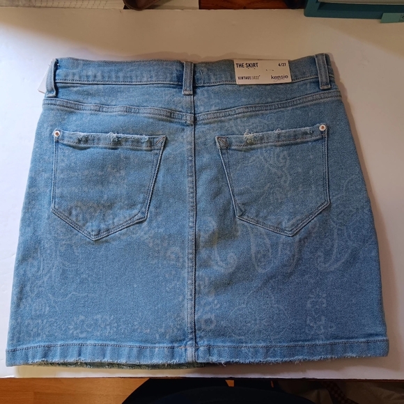 Kensie jeans miniskirt, size 4/27, paisley print, new with tags. - Picture 3 of 14